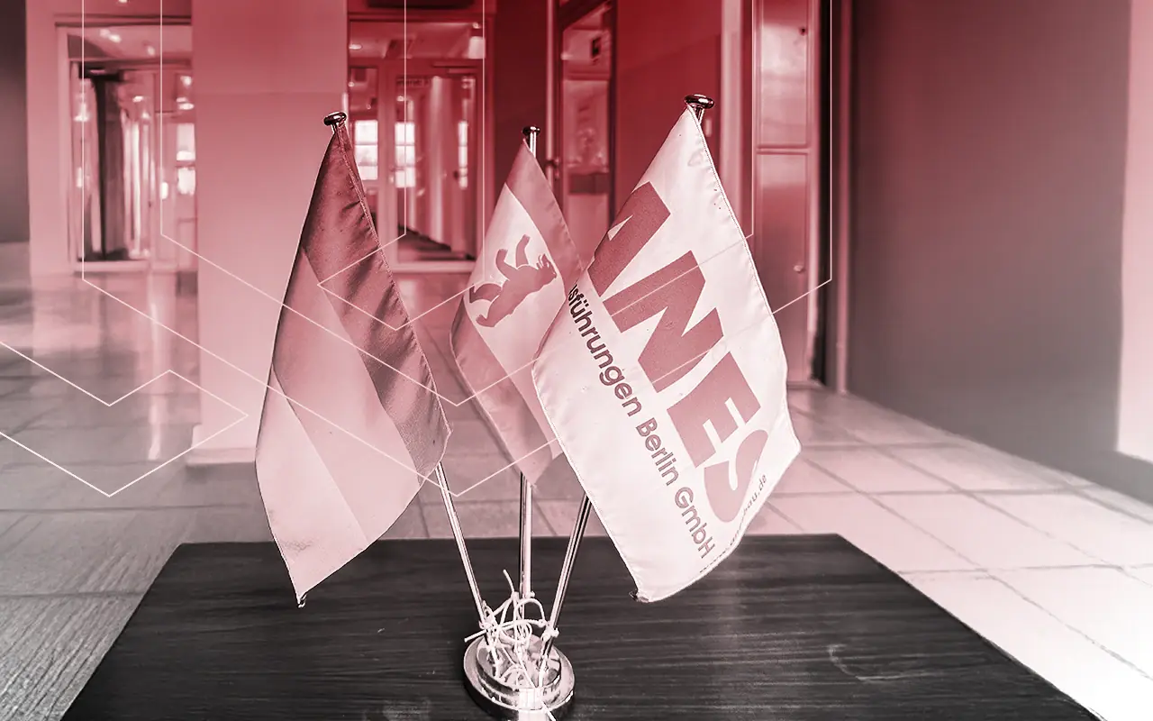 Bild eines Blitzes vor Baggern