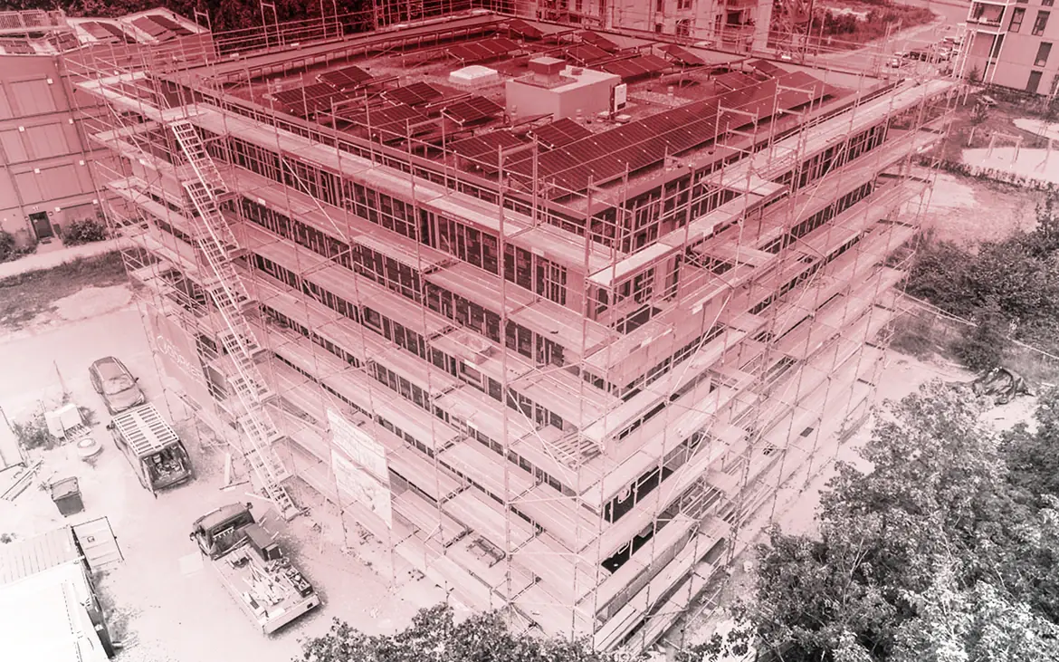 Fünfgeschossiger Holz-Neubau im Ellener Hof während der Bauphase